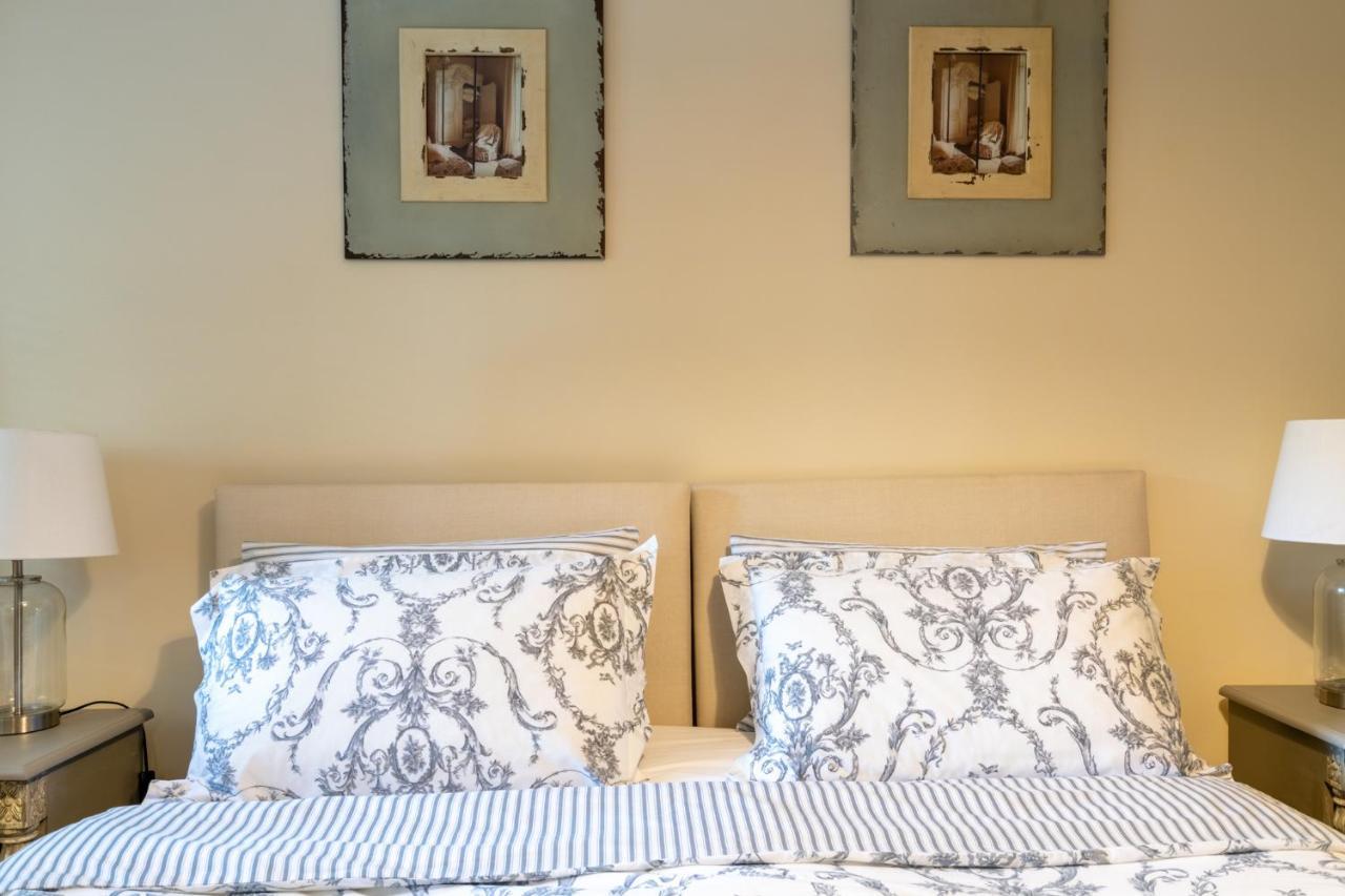 Buff Lodge Tackley エクステリア 写真