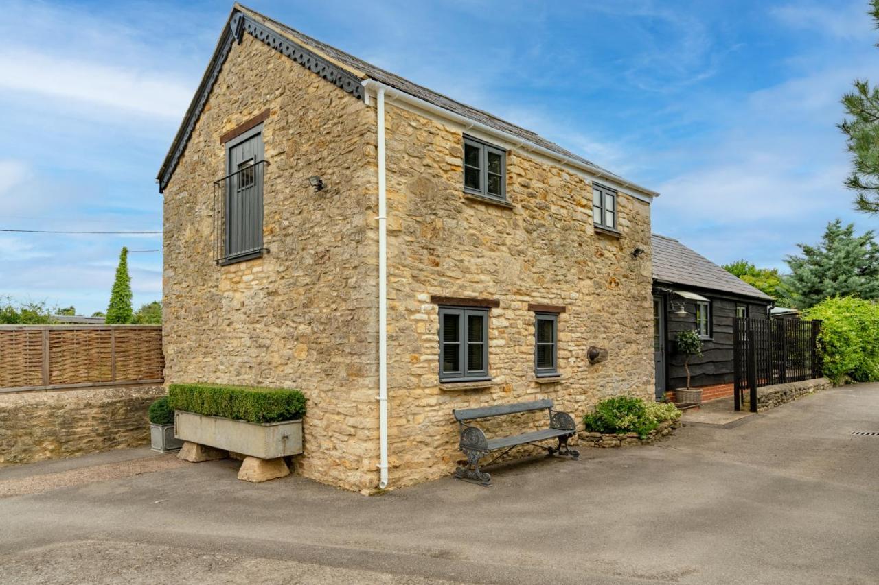 Buff Lodge Tackley エクステリア 写真