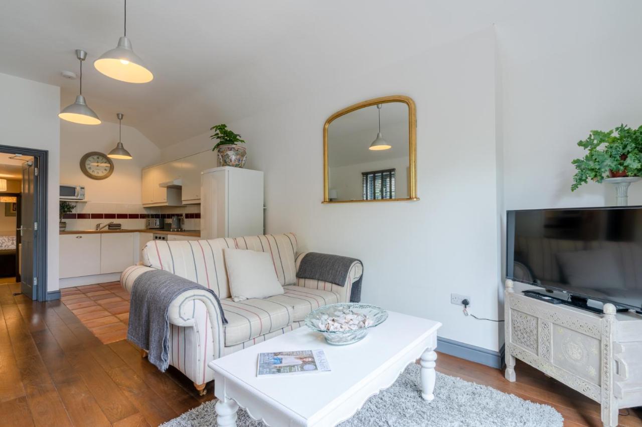 Buff Lodge Tackley エクステリア 写真
